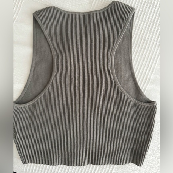 Aritzia sculpt knit muscle tank - Picture 2 of 4